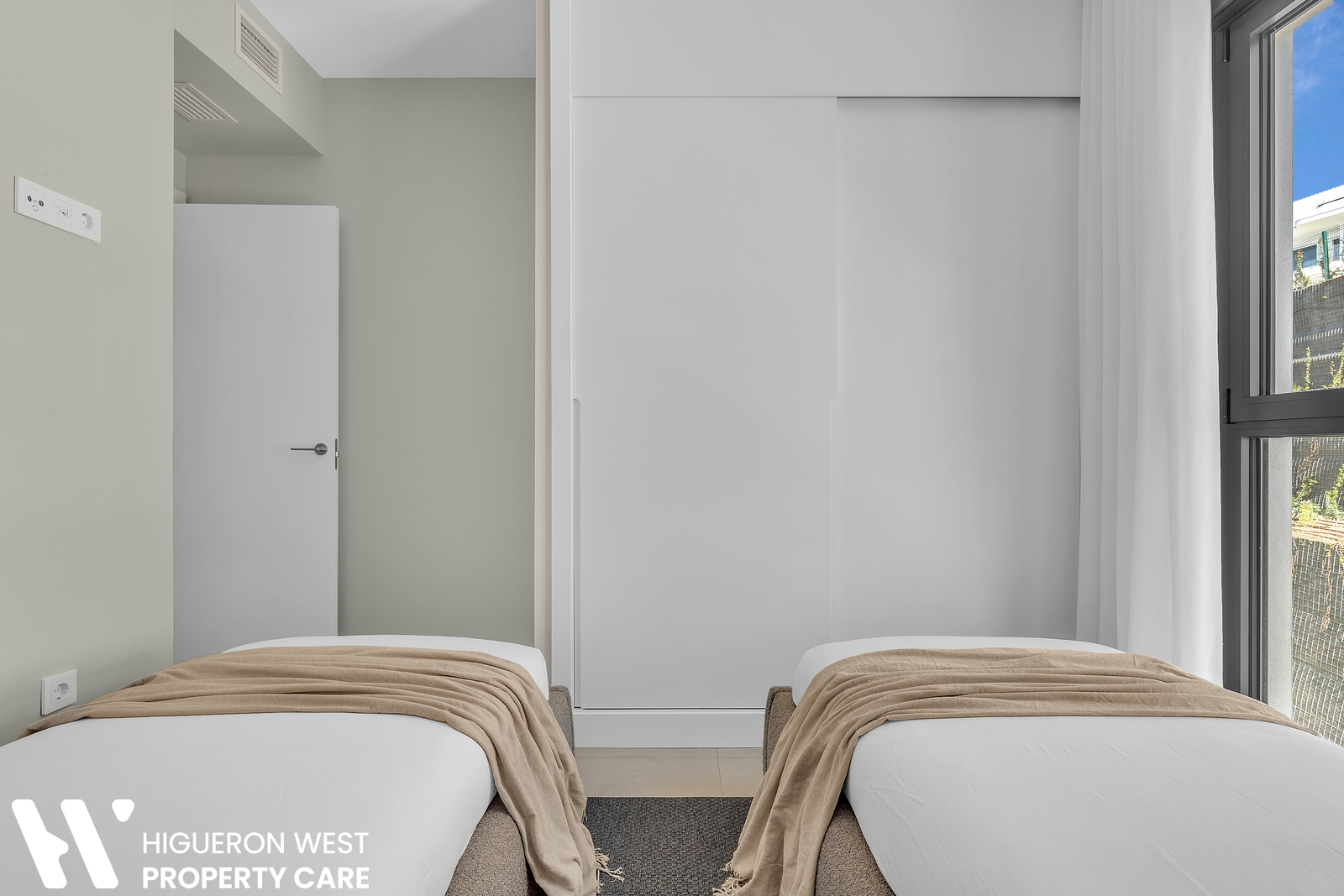 Curated visual reference: Gallery Detail: Las Lomas Exceptional 3 Bedroom Apartment With One Of The